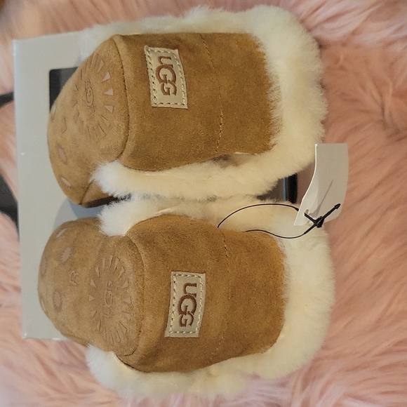 Ugg baby boots sz small (see pic for sizing info) - Picture 3 of 5